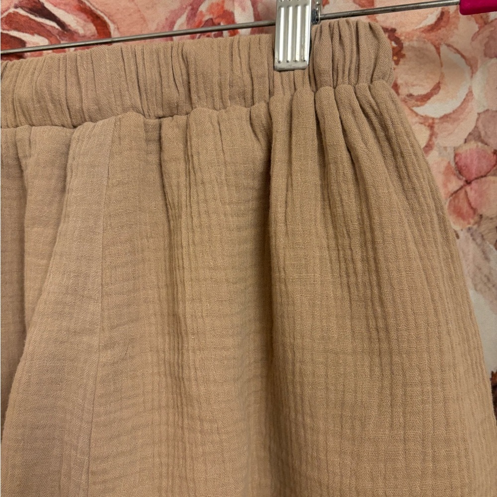 XS Women's Tan Shorts​​ - Picture 6 of 7